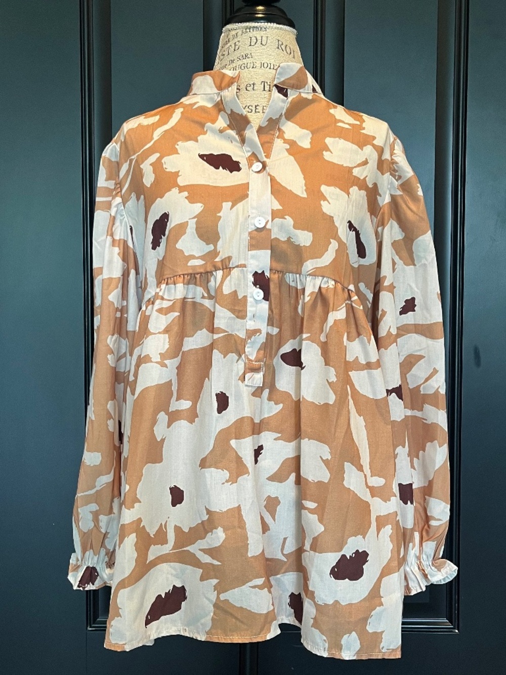 Unknown Brand-Women's-Tan with White Flowers-Flowy Peplum Blouse-Size L